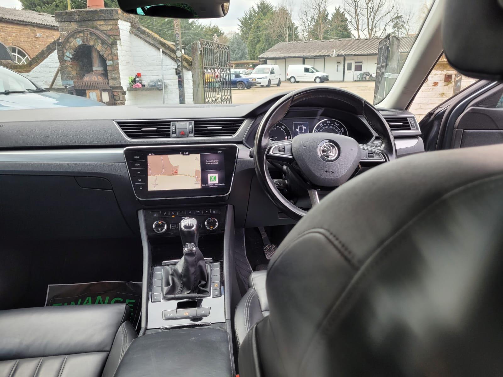 Skoda Superb 2.0 TDI SE L Executive Estate 5dr Diesel Manual Euro 6 (s/s) (150 ps)