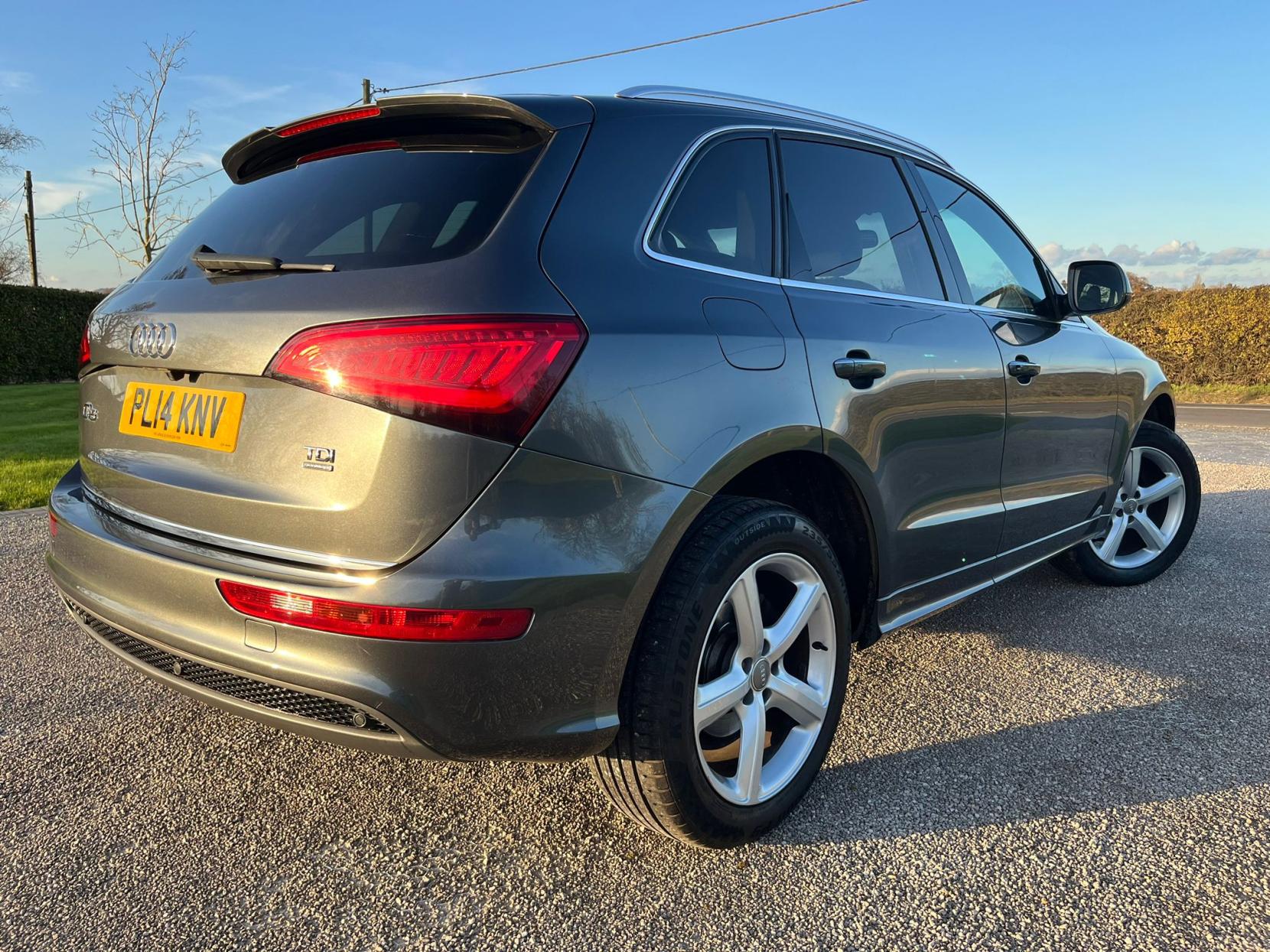 Audi Q5 2.0 TDI S line SUV 5dr Diesel S Tronic quattro Euro 5 (s/s) (177 ps)