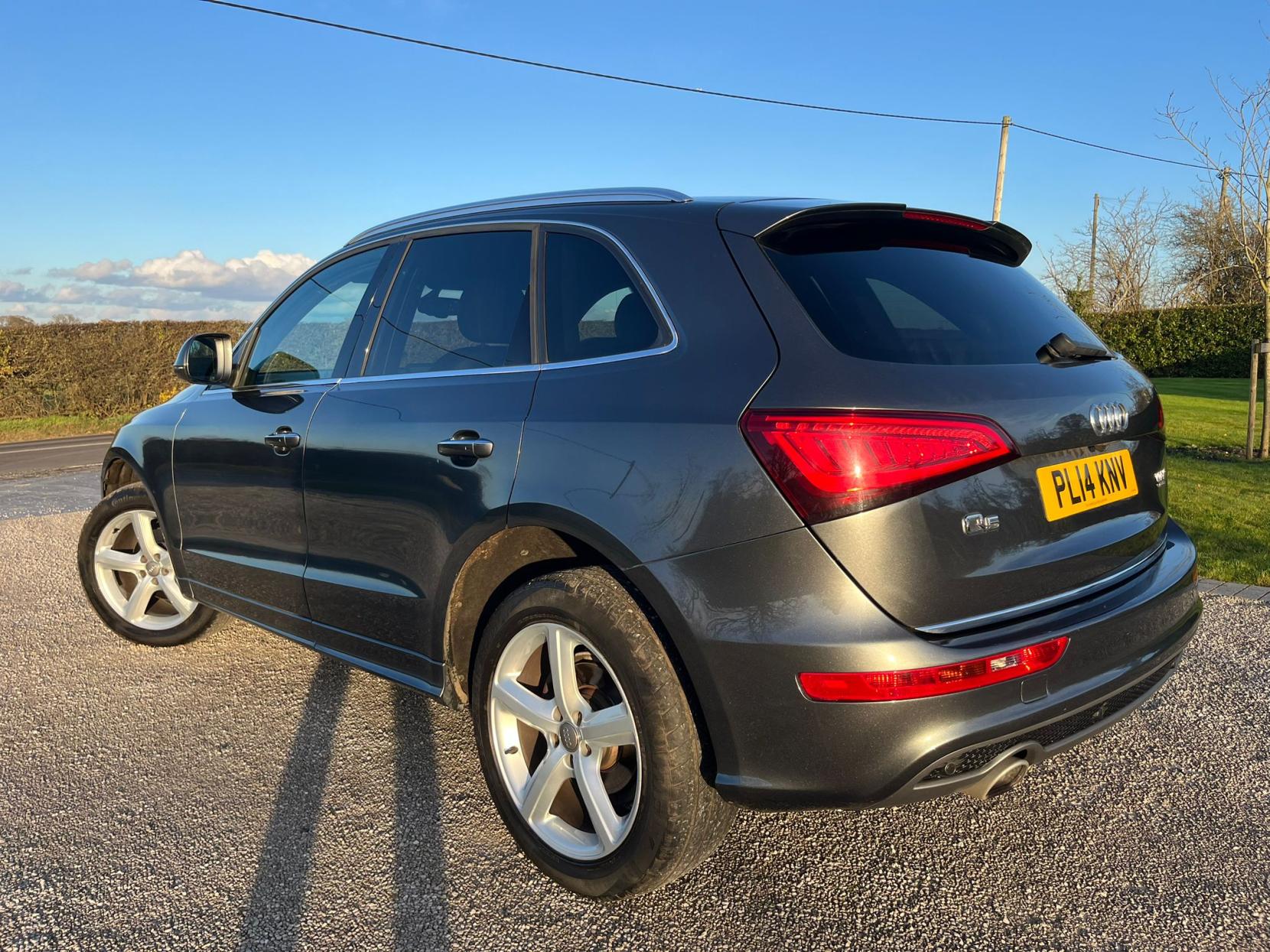 Audi Q5 2.0 TDI S line SUV 5dr Diesel S Tronic quattro Euro 5 (s/s) (177 ps)