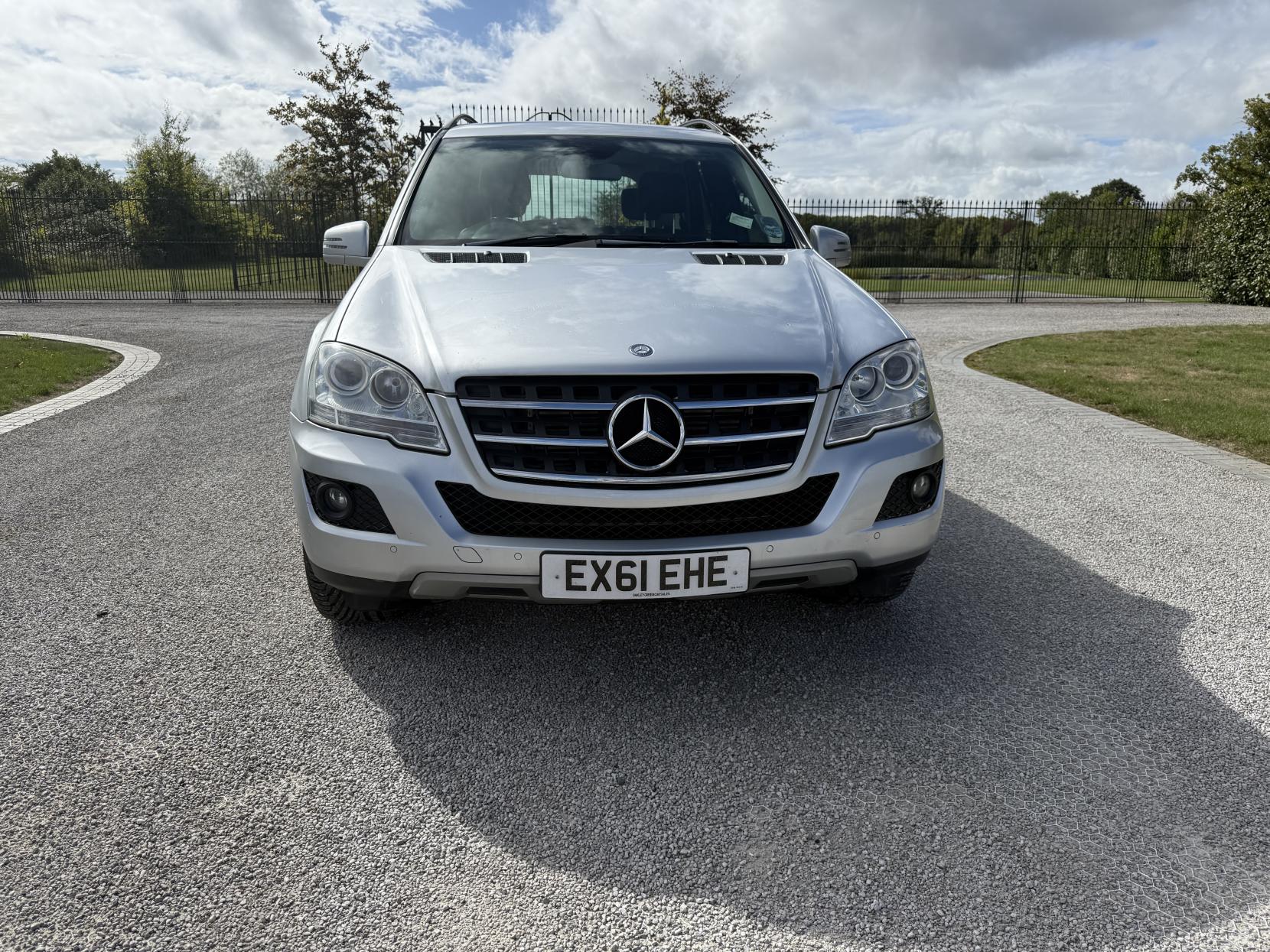 Mercedes-Benz M Class 3.0 ML300 CDI V6 BlueEfficiency SE SUV 5dr Diesel G-Tronic 4WD Euro 5 (204 ps)