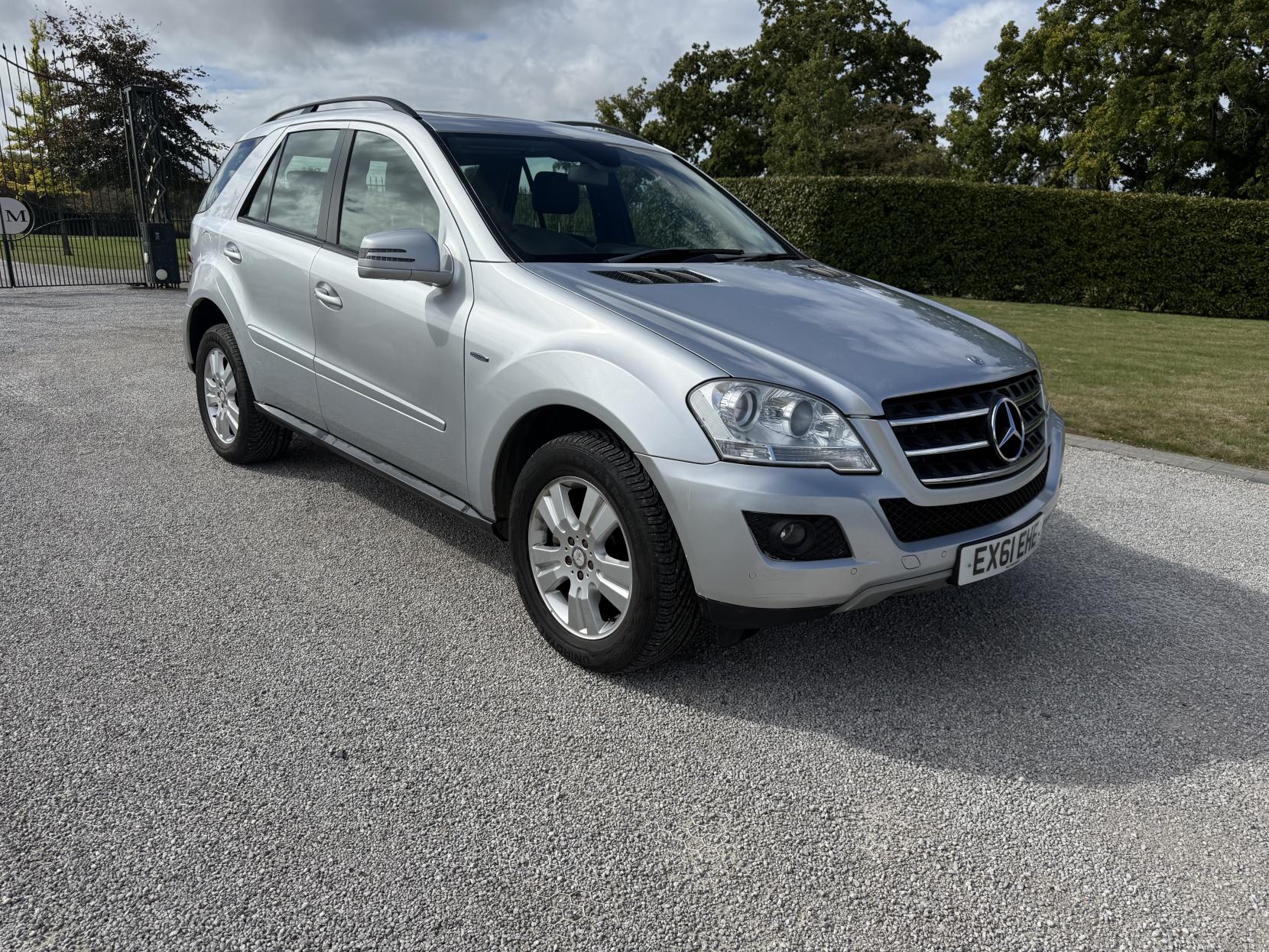 Mercedes-Benz M Class 3.0 ML300 CDI V6 BlueEfficiency SE SUV 5dr Diesel G-Tronic 4WD Euro 5 (204 ps)