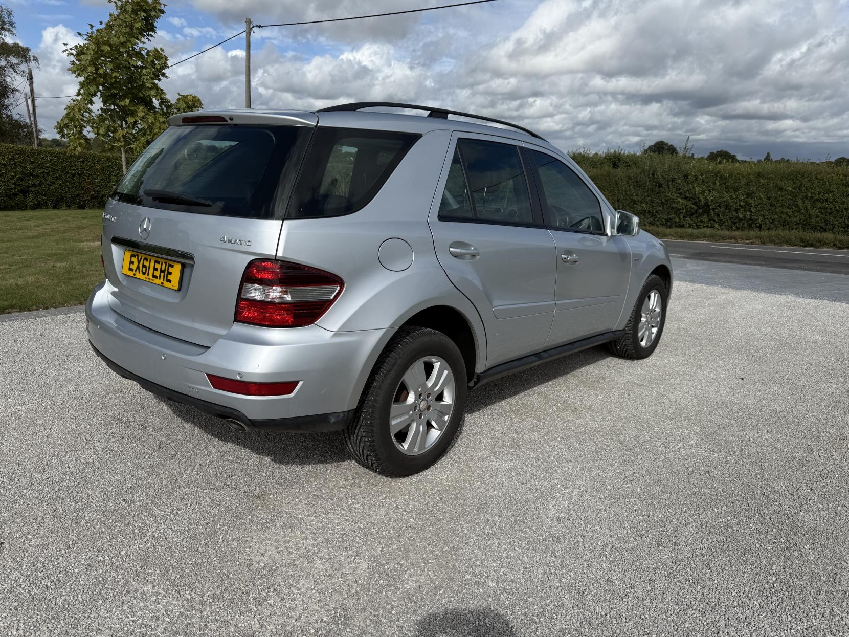 Mercedes-Benz M Class 3.0 ML300 CDI V6 BlueEfficiency SE SUV 5dr Diesel G-Tronic 4WD Euro 5 (204 ps)
