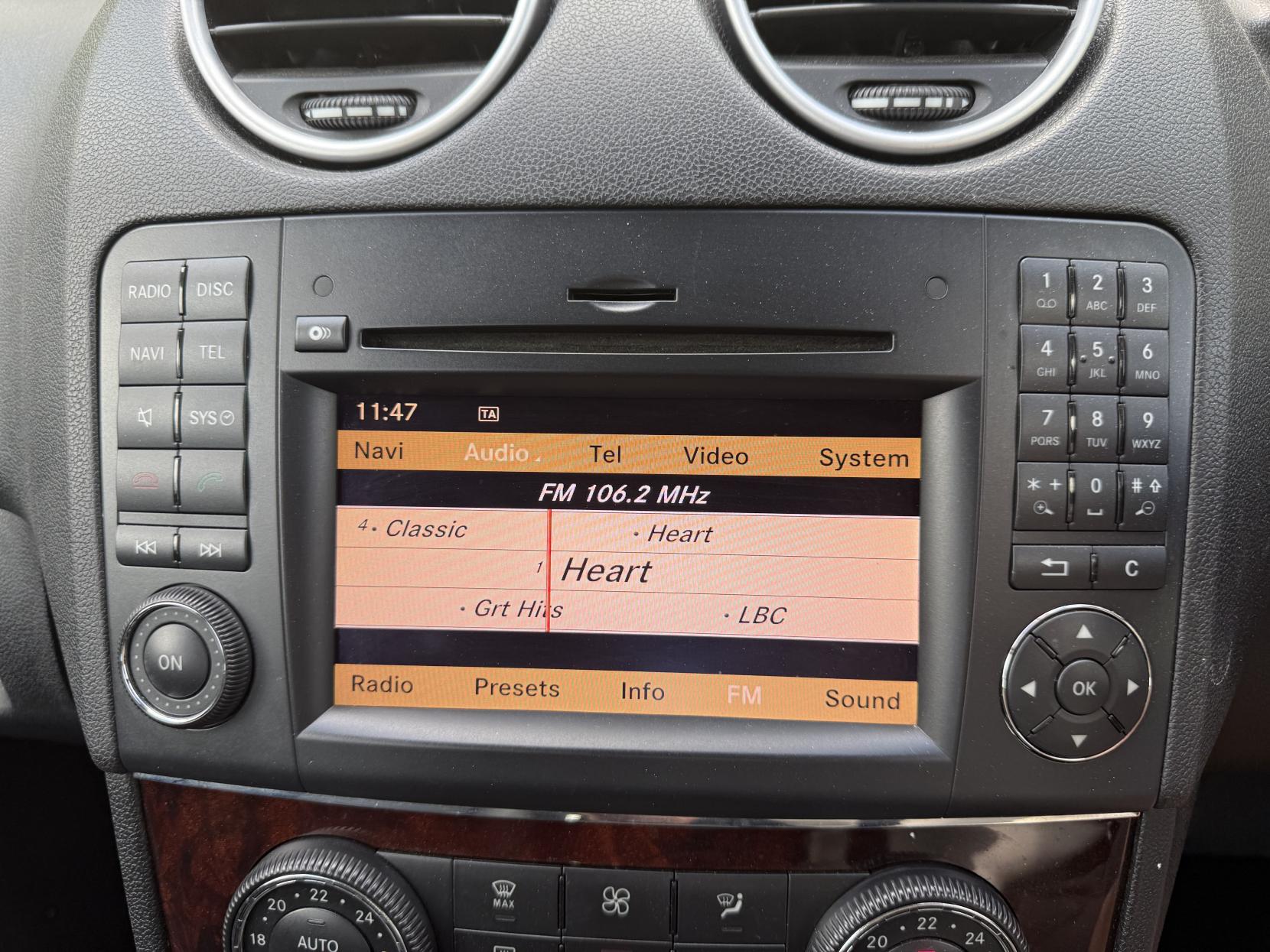 Mercedes-Benz M Class 3.0 ML300 CDI V6 BlueEfficiency SE SUV 5dr Diesel G-Tronic 4WD Euro 5 (204 ps)