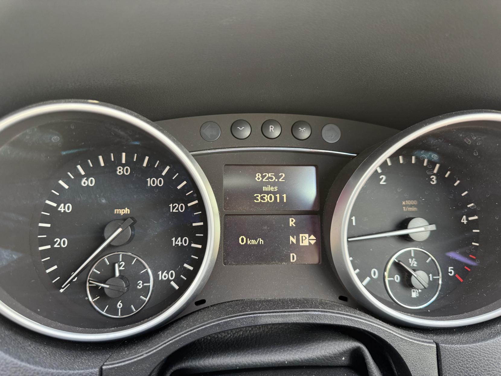 Mercedes-Benz M Class 3.0 ML300 CDI V6 BlueEfficiency SE SUV 5dr Diesel G-Tronic 4WD Euro 5 (204 ps)