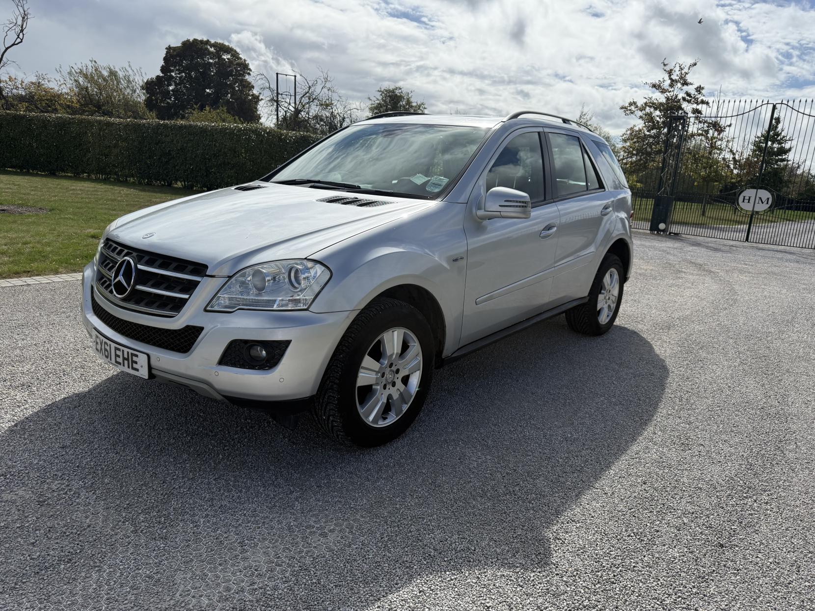 Mercedes-Benz M Class 3.0 ML300 CDI V6 BlueEfficiency SE SUV 5dr Diesel G-Tronic 4WD Euro 5 (204 ps)