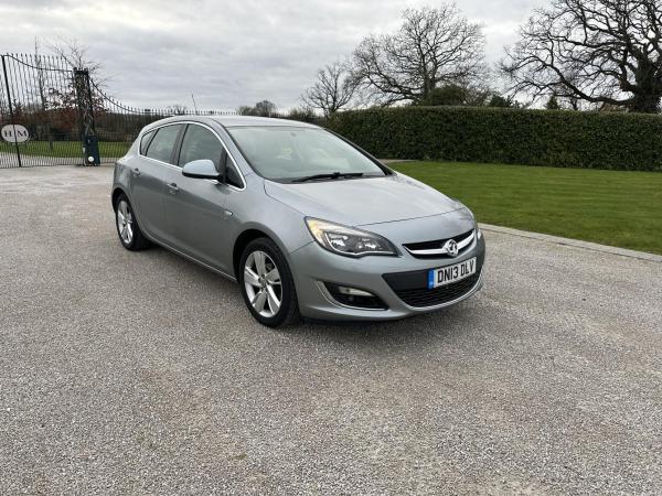 Vauxhall Astra 1.4 16v SRi Hatchback 5dr Petrol Manual Euro 5 (100 ps)