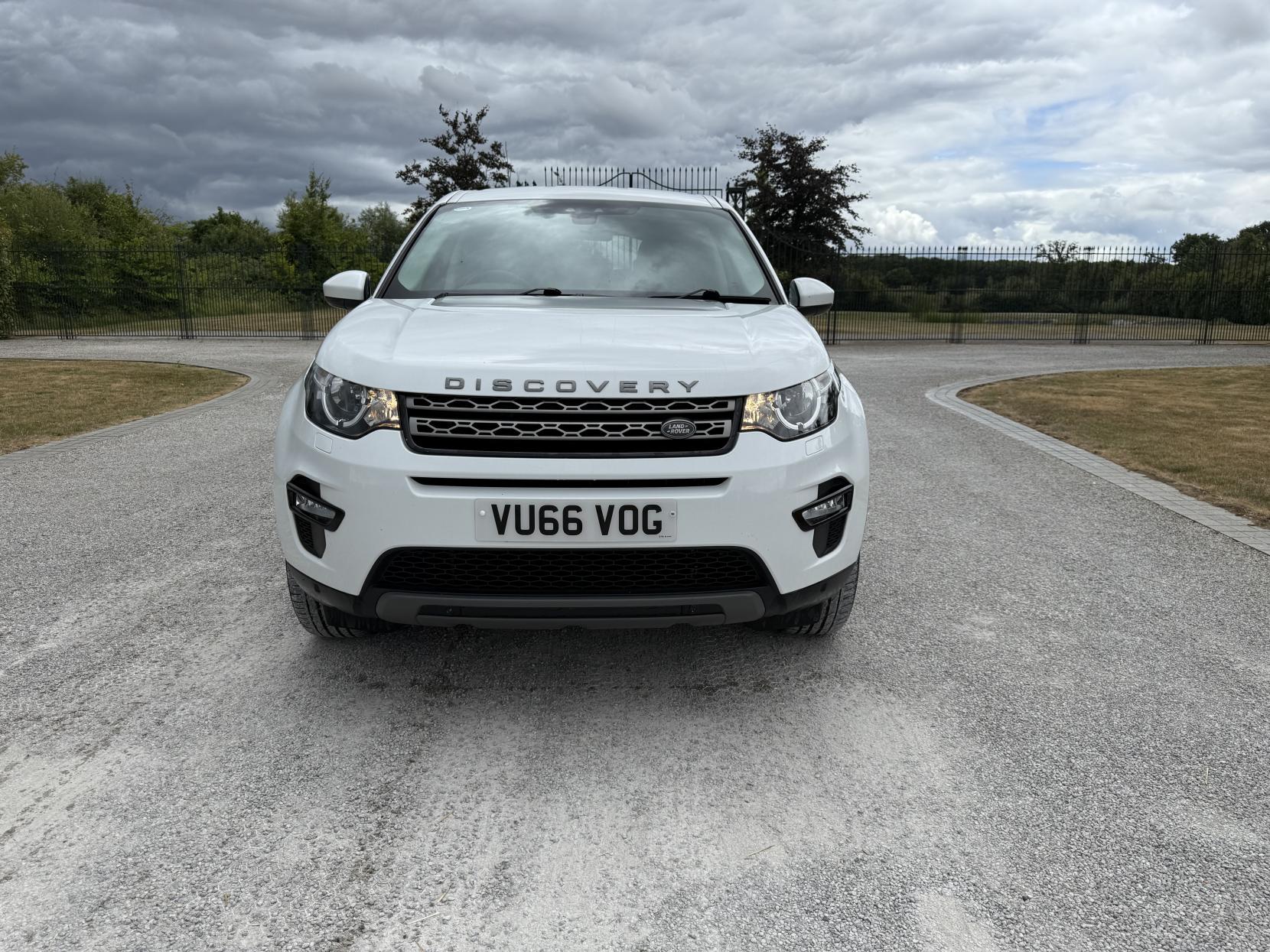Land Rover Discovery Sport 2.0 TD4 SE Tech SUV 5dr Diesel Manual 4WD Euro 6 (s/s) (5 Seat) (150 ps)