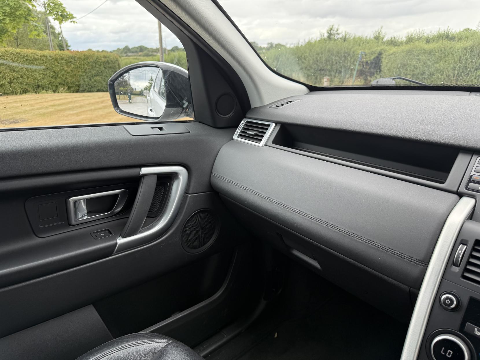 Land Rover Discovery Sport 2.0 TD4 SE Tech SUV 5dr Diesel Manual 4WD Euro 6 (s/s) (5 Seat) (150 ps)