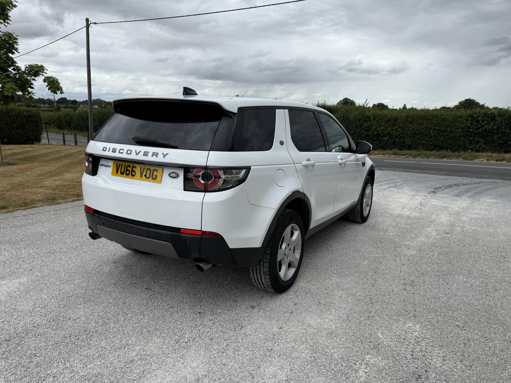 Land Rover Discovery Sport 2.0 TD4 SE Tech SUV 5dr Diesel Manual 4WD Euro 6 (s/s) (5 Seat) (150 ps)