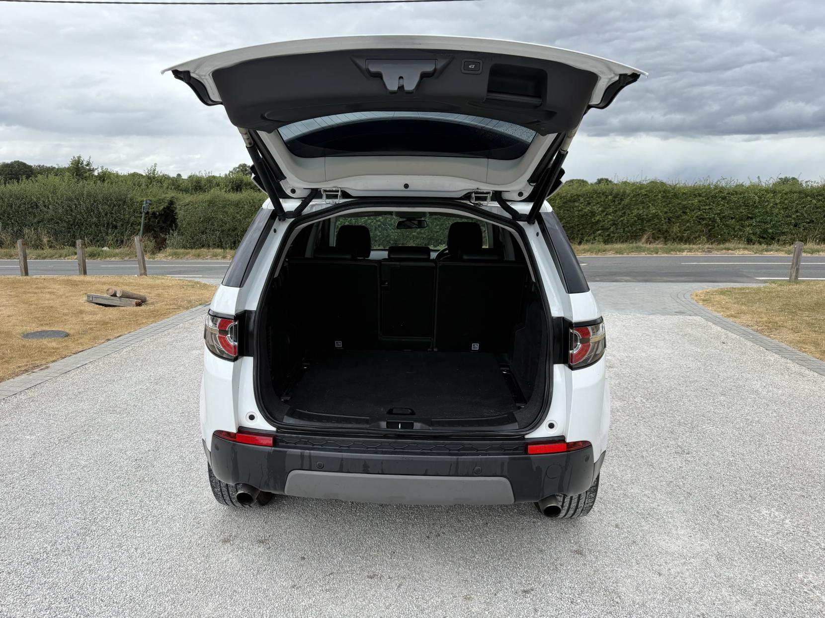 Land Rover Discovery Sport 2.0 TD4 SE Tech SUV 5dr Diesel Manual 4WD Euro 6 (s/s) (5 Seat) (150 ps)