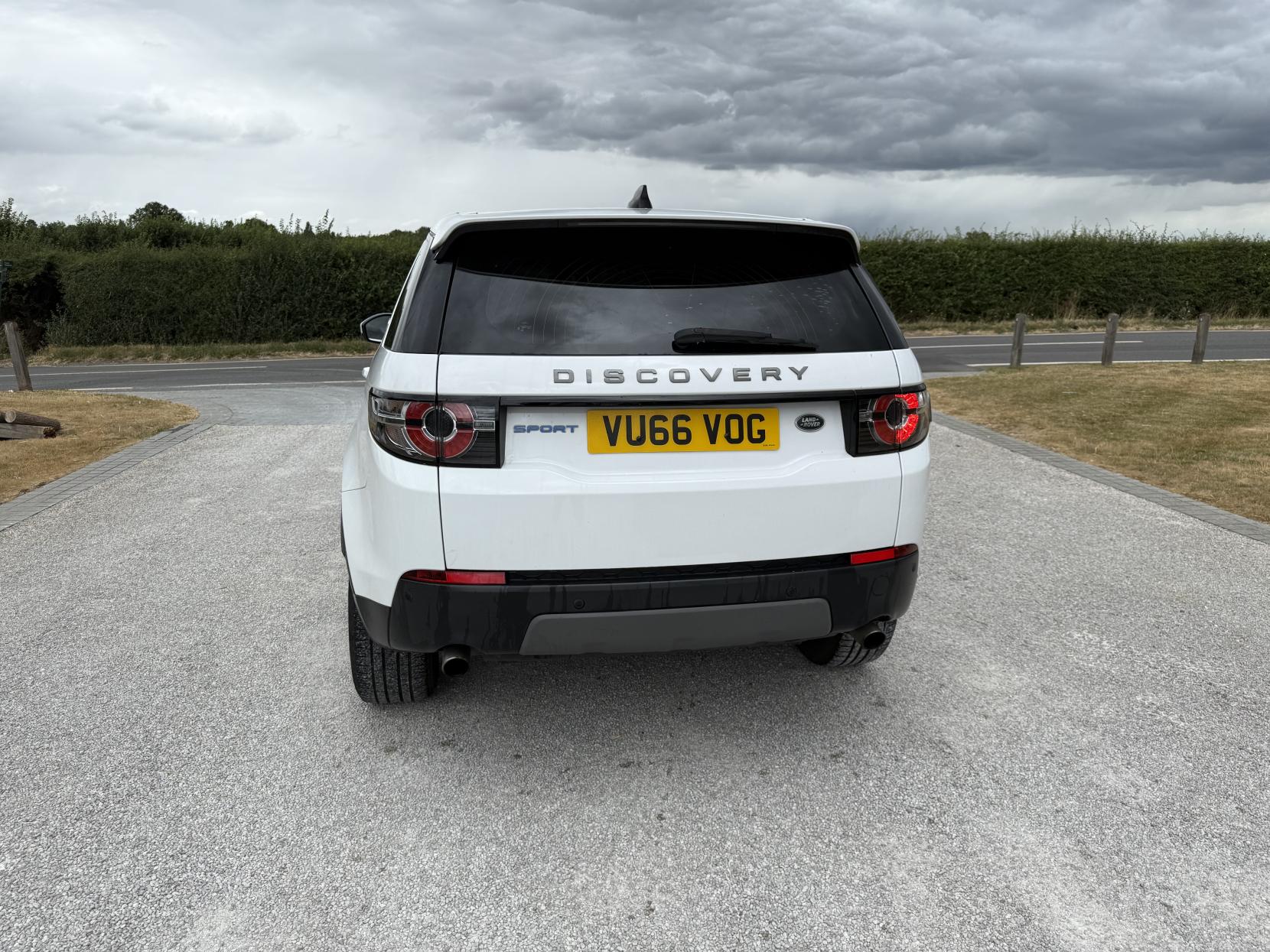 Land Rover Discovery Sport 2.0 TD4 SE Tech SUV 5dr Diesel Manual 4WD Euro 6 (s/s) (5 Seat) (150 ps)