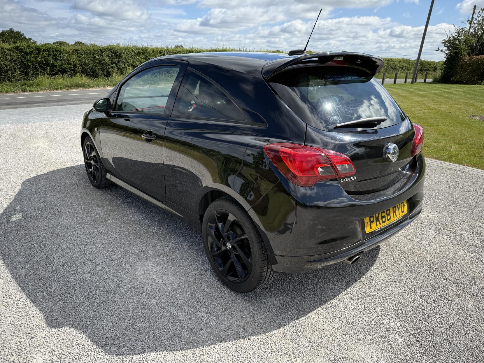 Vauxhall Corsa 1.4i ecoTEC SRi VX Line Nav Black Hatchback 3dr Petrol Manual Euro 6 (75 ps)