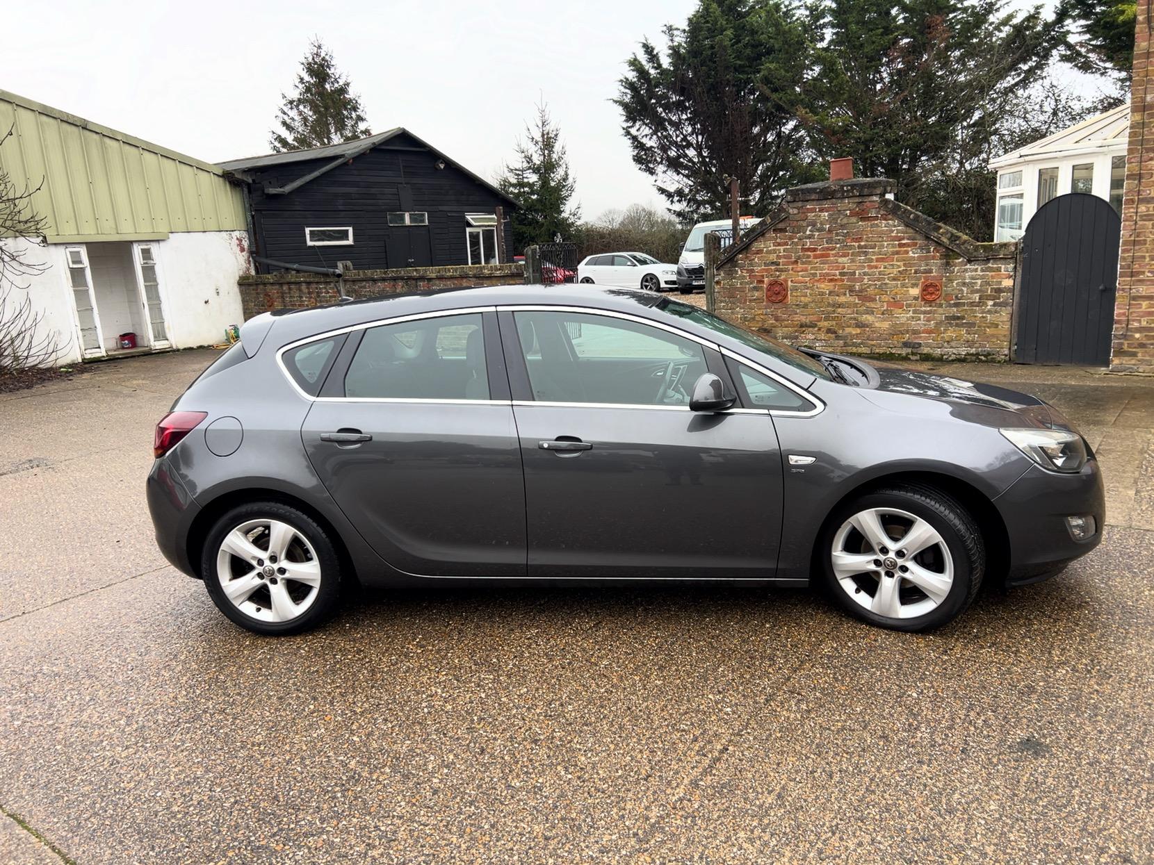 Vauxhall Astra 1.6 16v SRi Hatchback 5dr Petrol Manual Euro 5 (115 ps)