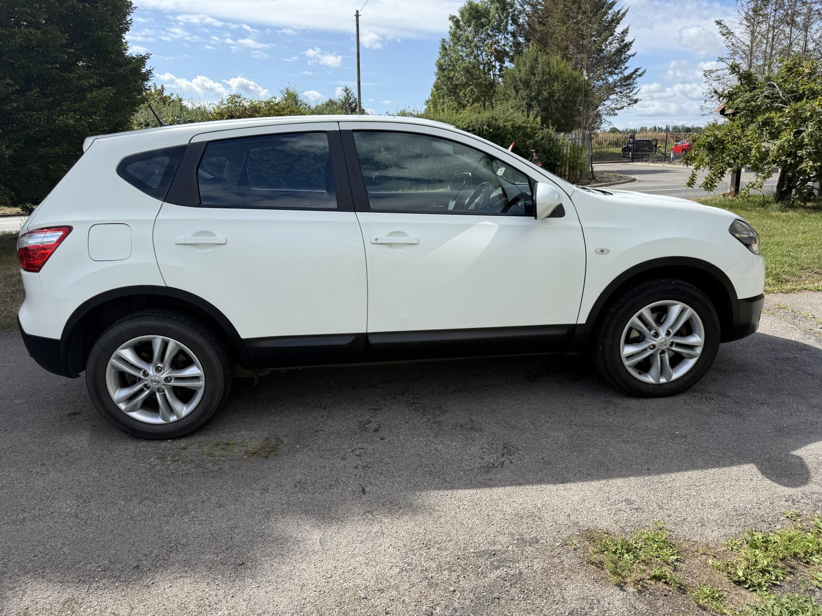 Nissan Qashqai 1.5 dCi Acenta SUV 5dr Diesel Manual 2WD Euro 5 (110 ps)
