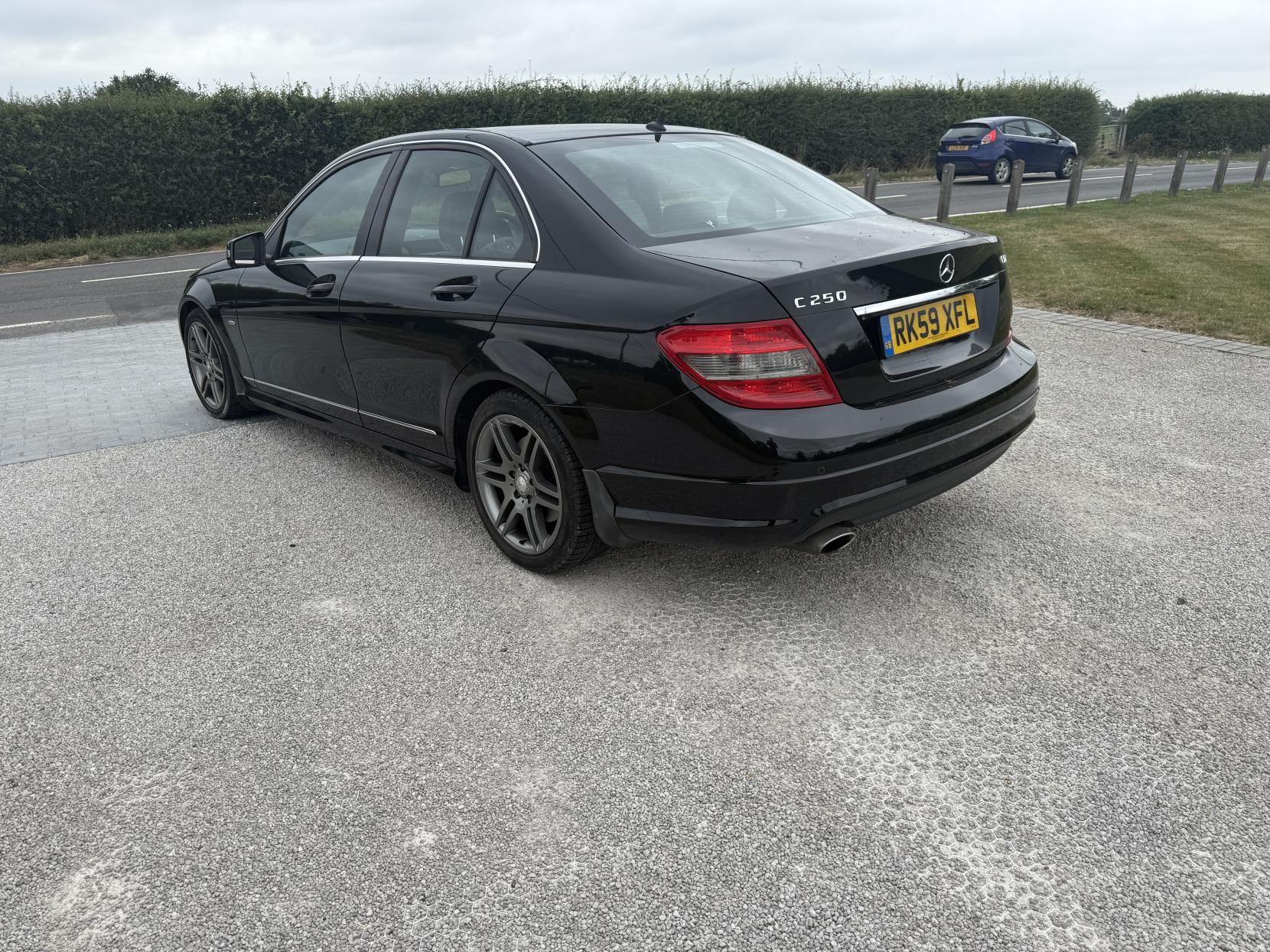 Mercedes-Benz C Class 2.1 C250 CDI BlueEfficiency Sport Saloon 4dr Diesel Auto Euro 5 (204 ps)