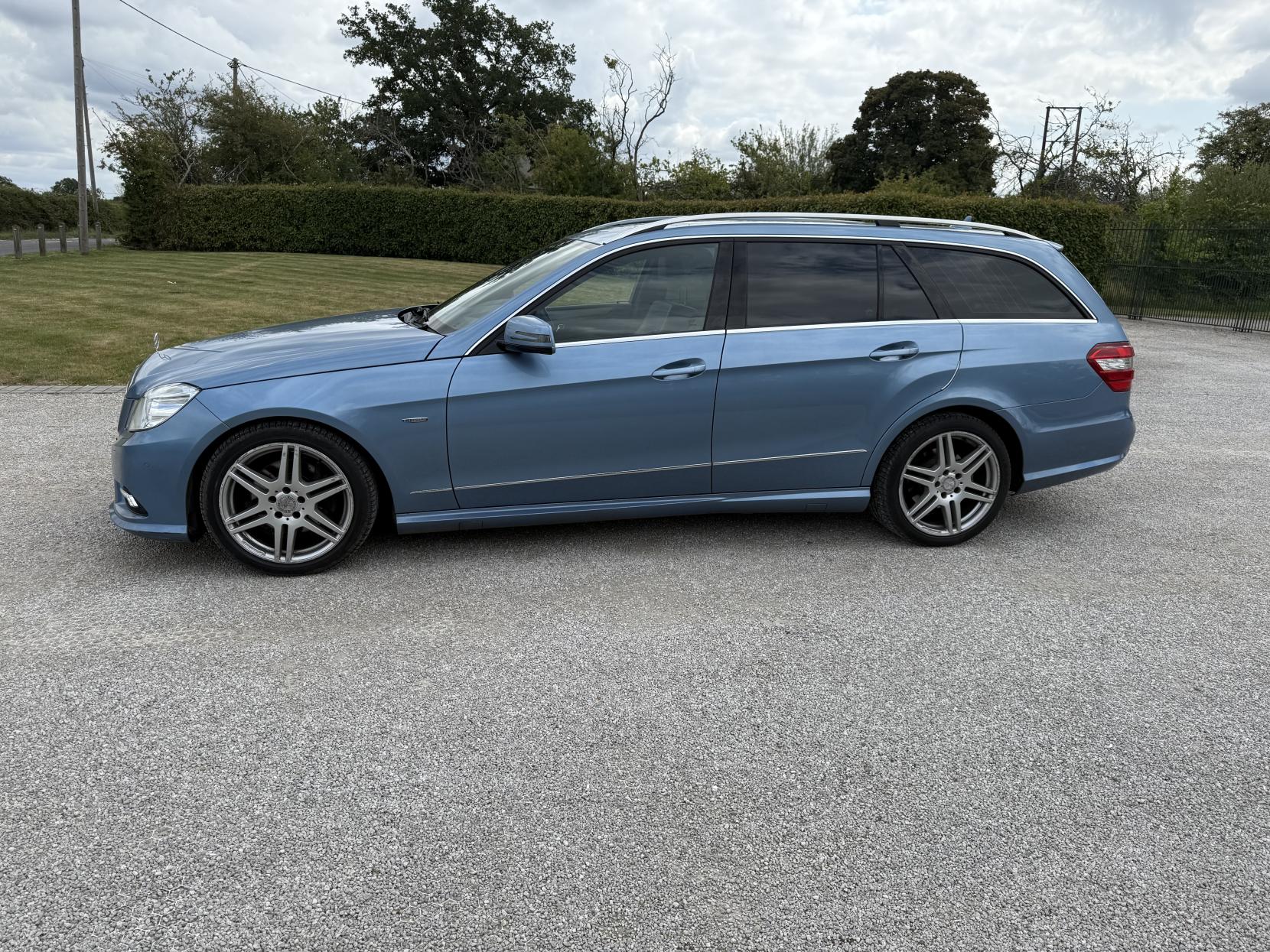 Mercedes-Benz E Class 3.0 E350 CDI V6 BlueEfficiency Sport Estate 5dr Diesel G-Tronic Euro 5 (265 ps)