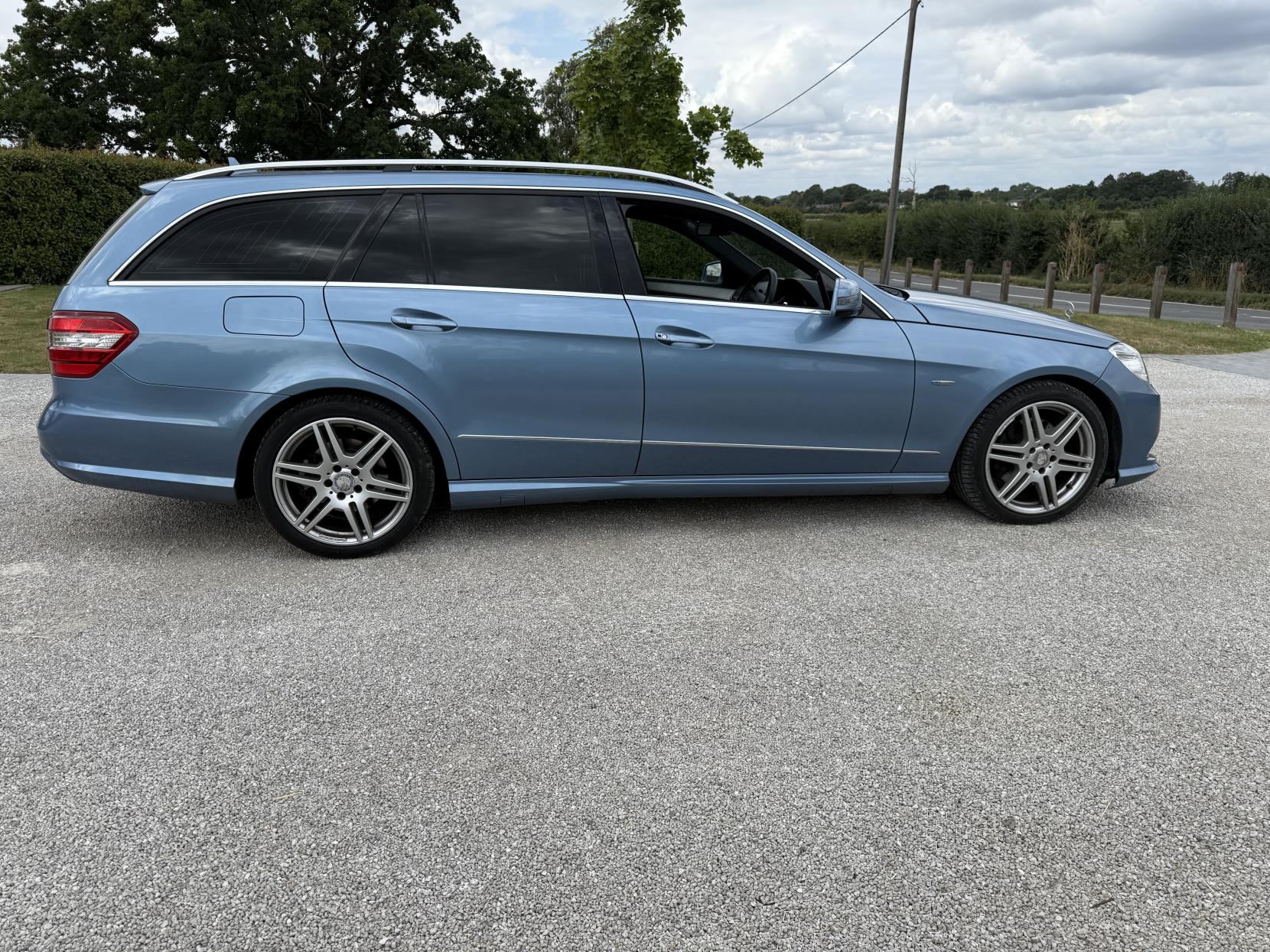 Mercedes-Benz E Class 3.0 E350 CDI V6 BlueEfficiency Sport Estate 5dr Diesel G-Tronic Euro 5 (265 ps)