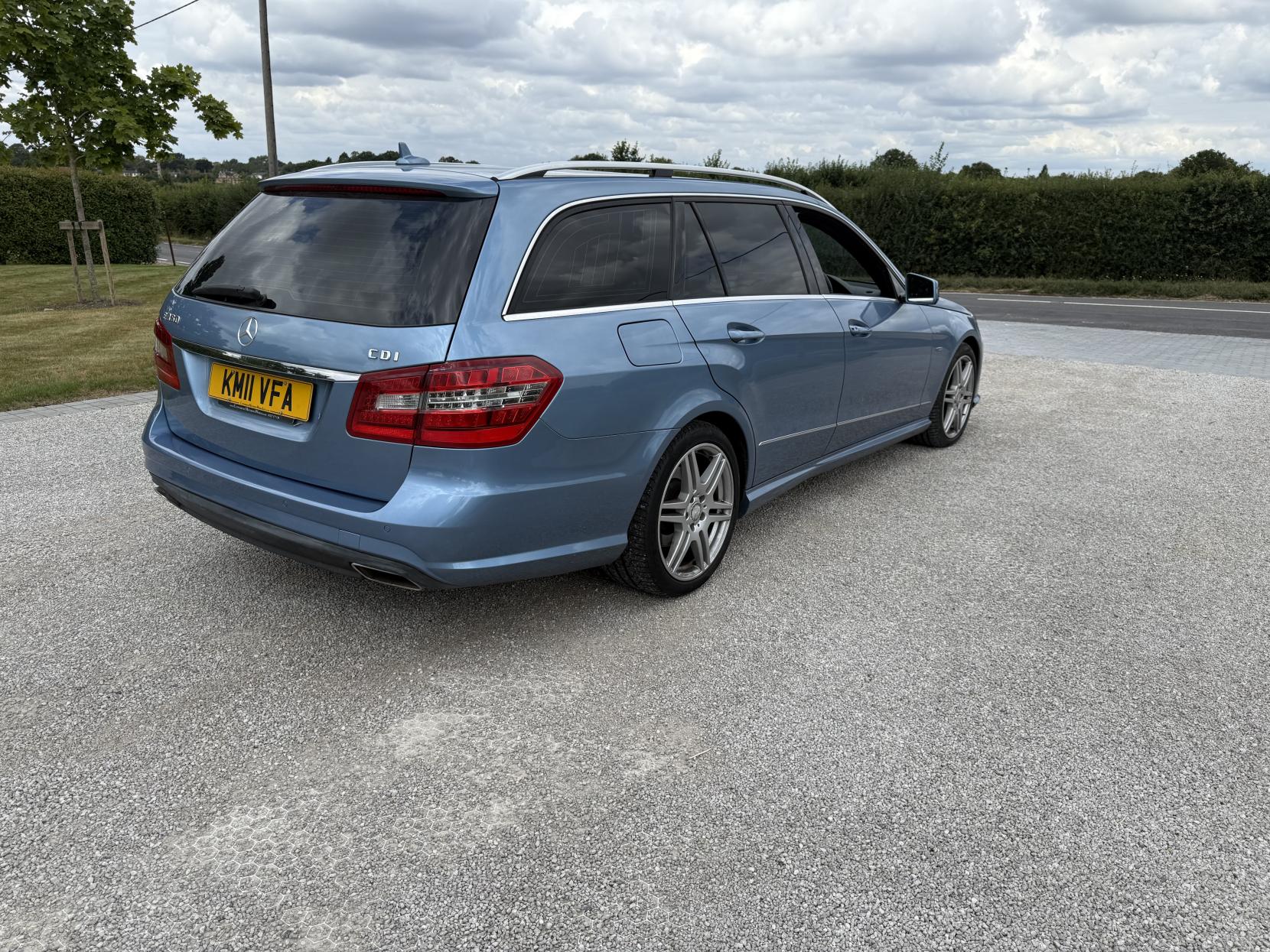 Mercedes-Benz E Class 3.0 E350 CDI V6 BlueEfficiency Sport Estate 5dr Diesel G-Tronic Euro 5 (265 ps)