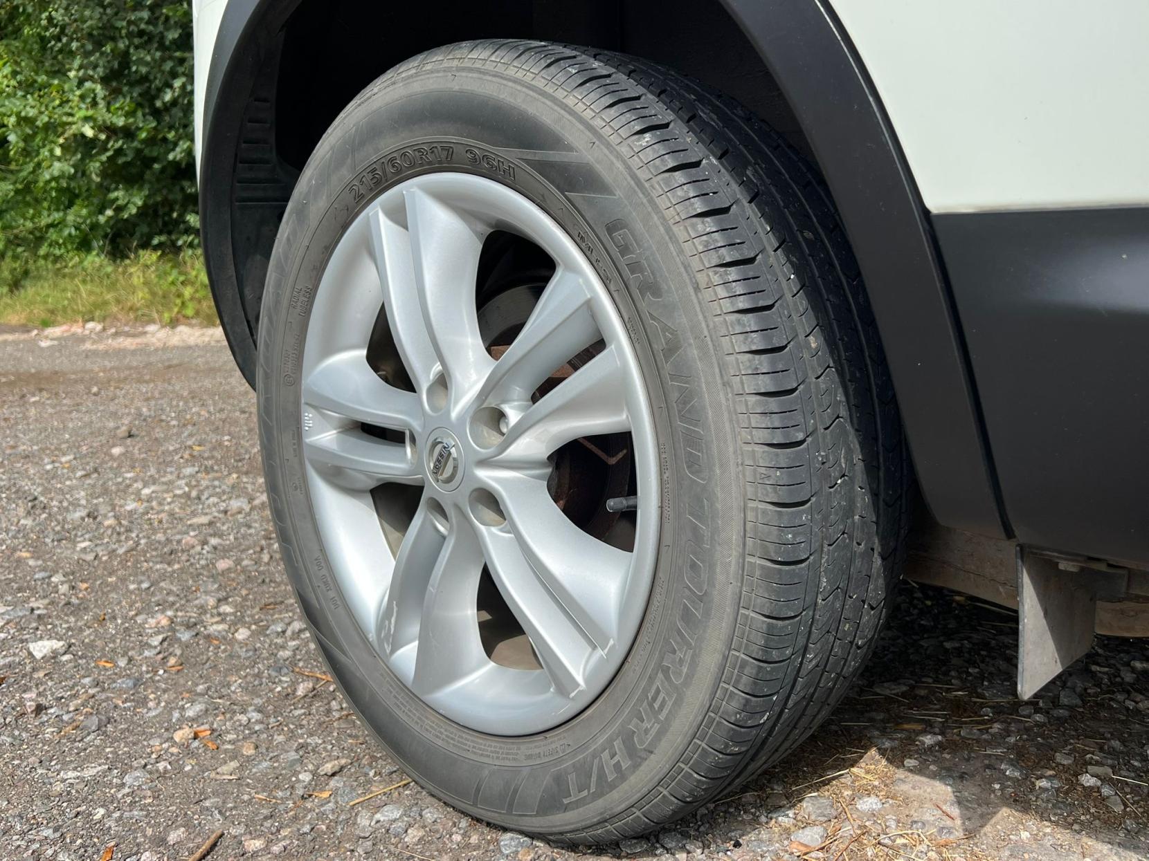 Nissan Qashqai 1.5 dCi Acenta SUV 5dr Diesel Manual 2WD Euro 4 (106 ps)