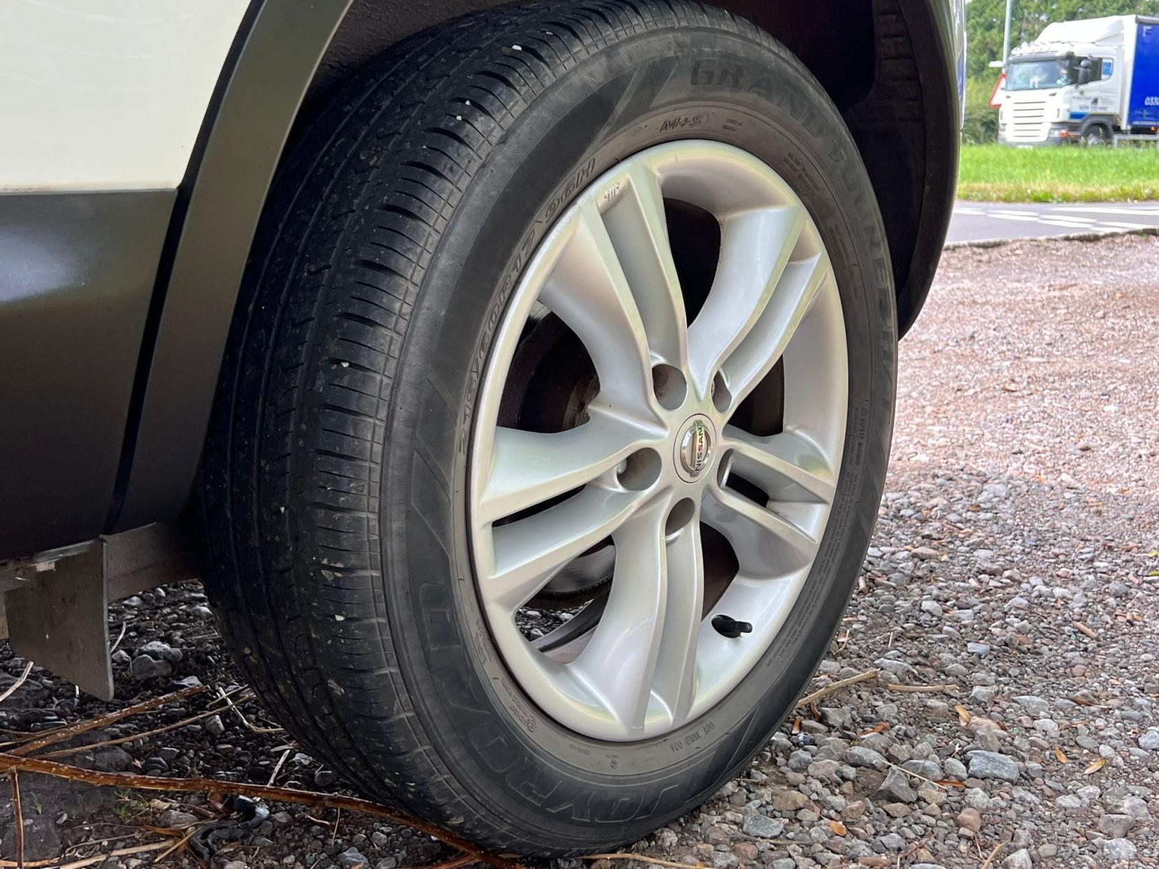 Nissan Qashqai 1.5 dCi Acenta SUV 5dr Diesel Manual 2WD Euro 4 (106 ps)